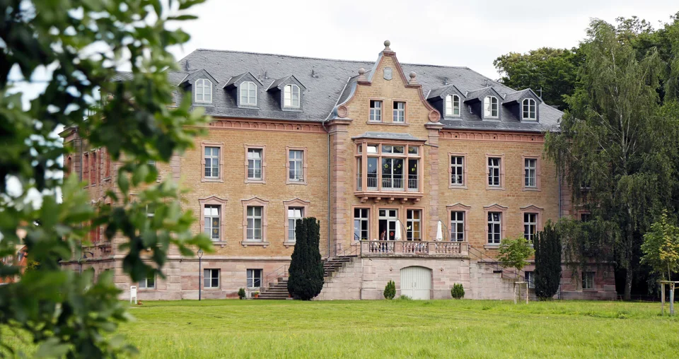 Gebäude des AWO-Seniorenzentrums Am Schloßpark in Bendeleben in Kyffhäuserland